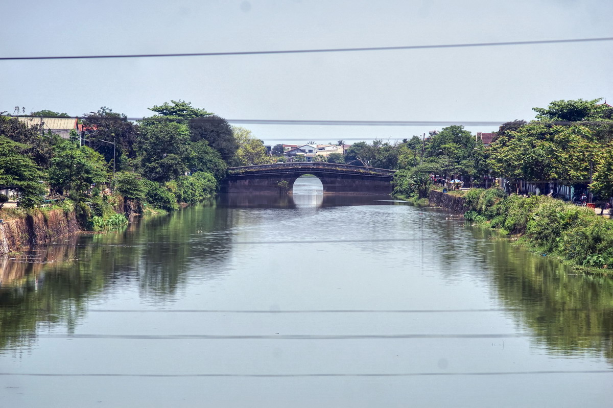 Cầu bắt qua sông Ngự Hà